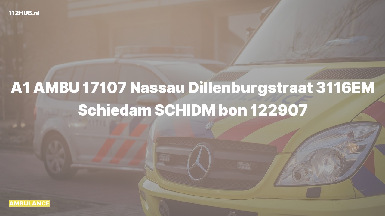 Deelafbeelding voor Ambulance met spoed naar de Nassau Dillenburgstraat in Schiedam.