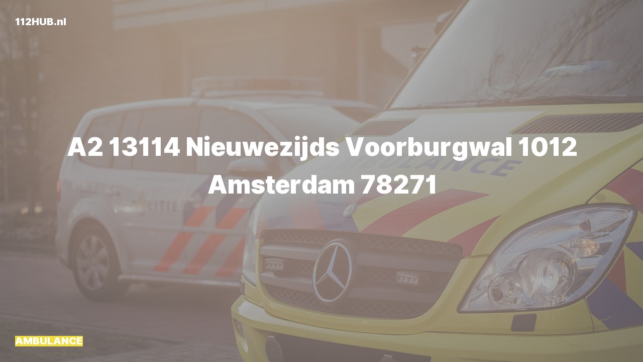 Deelafbeelding voor Ambulance met gepaste spoed naar de Nieuwezijds Voorburgwal in Amsterdam.