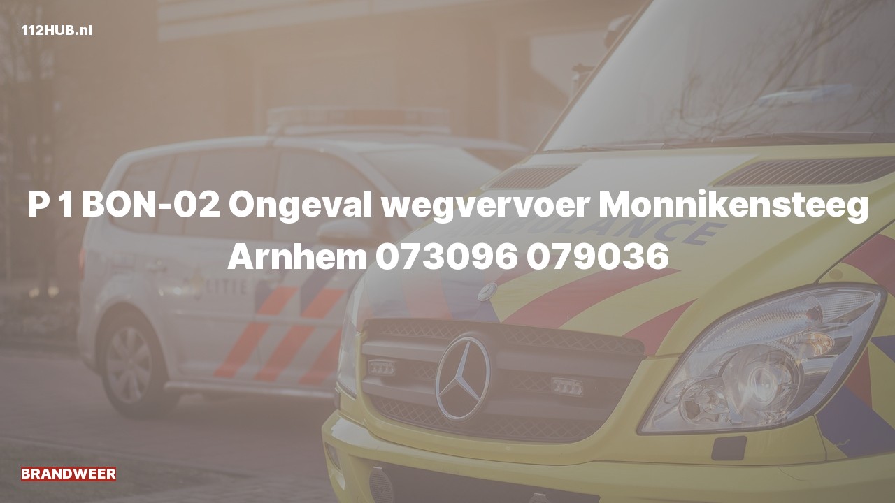 Deelafbeelding voor Brandweer met spoed voor verkeersongeval naar de Monnikensteeg in Arnhem.