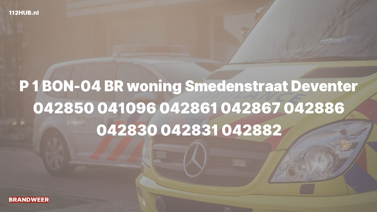 Deelafbeelding voor Brandweer met spoed voor brand in woning naar de Smedenstraat in Deventer.