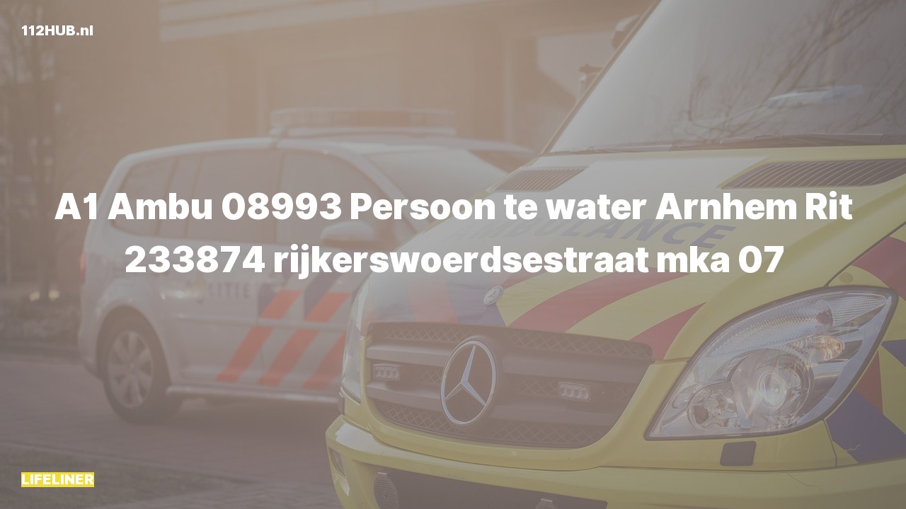 Deelafbeelding voor De traumahelikopter is met spoed uitgerukt voor een persoon te water naar de Rijkerswoerdsestraat in Arnhem